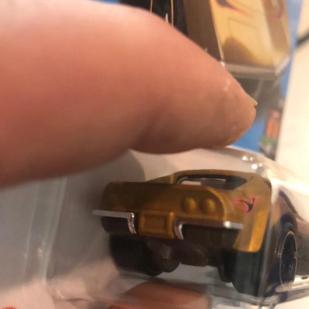 Hot Wheels '68 Corvette - Gas Monkey Garage - Gold and Black